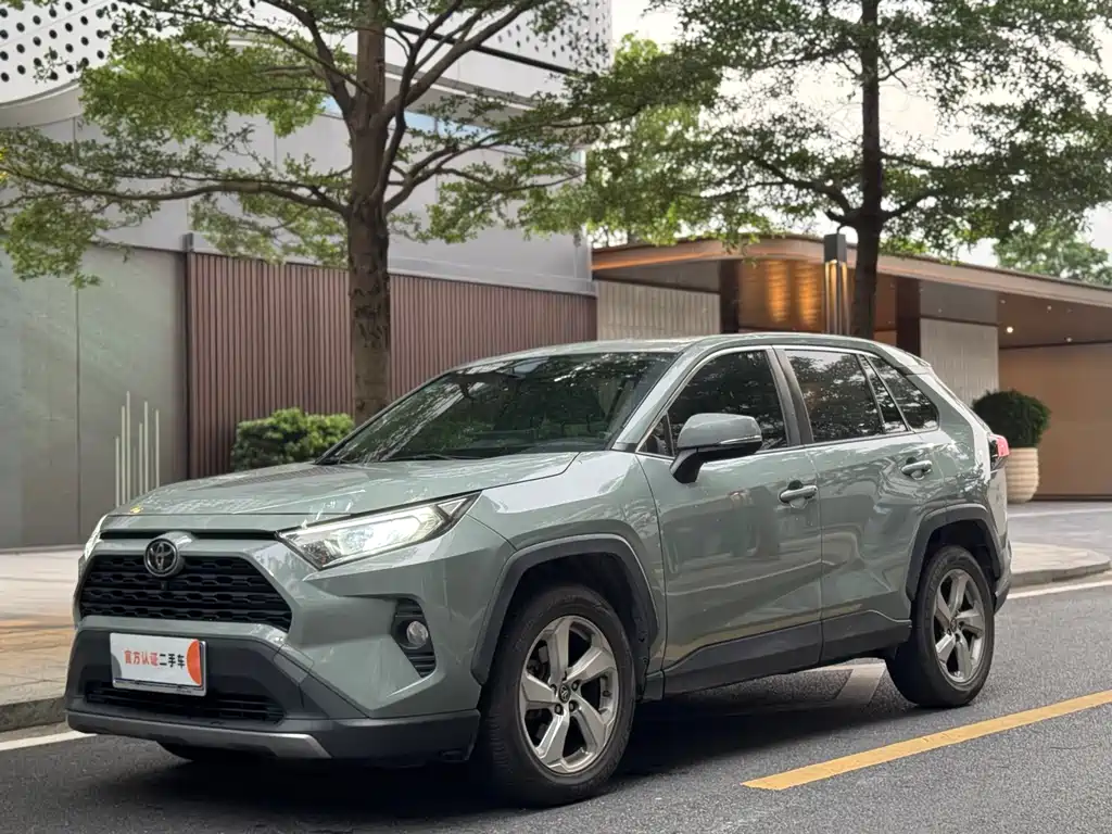 Toyota RAV4 2019 — фото 1