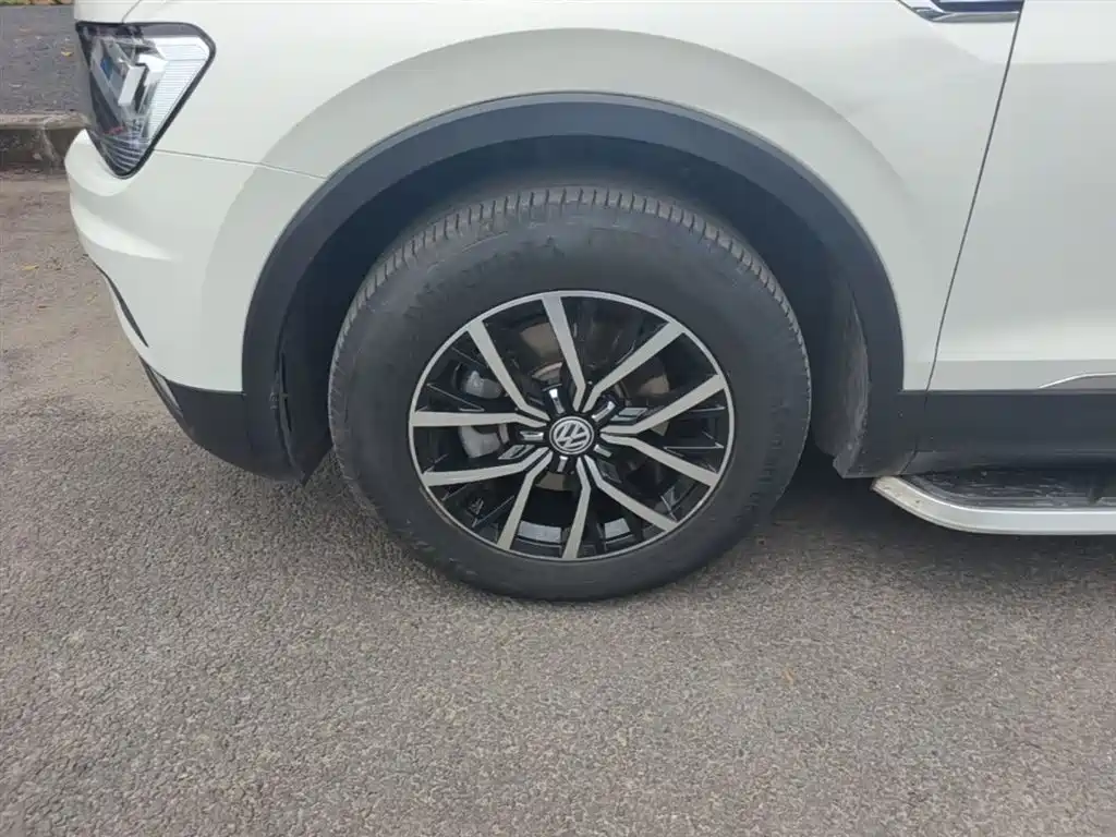 Volkswagen Tiguan L 2018 — фото 23