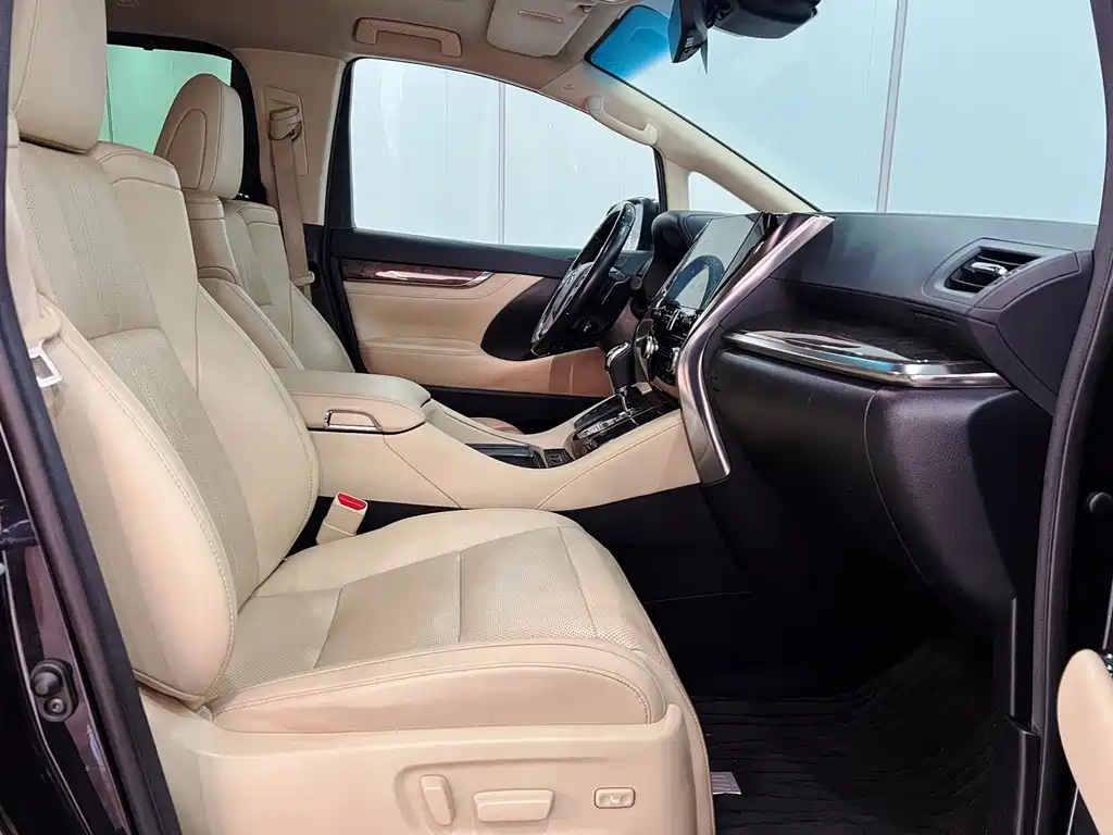 Toyota Vellfire 2022 — фото 10