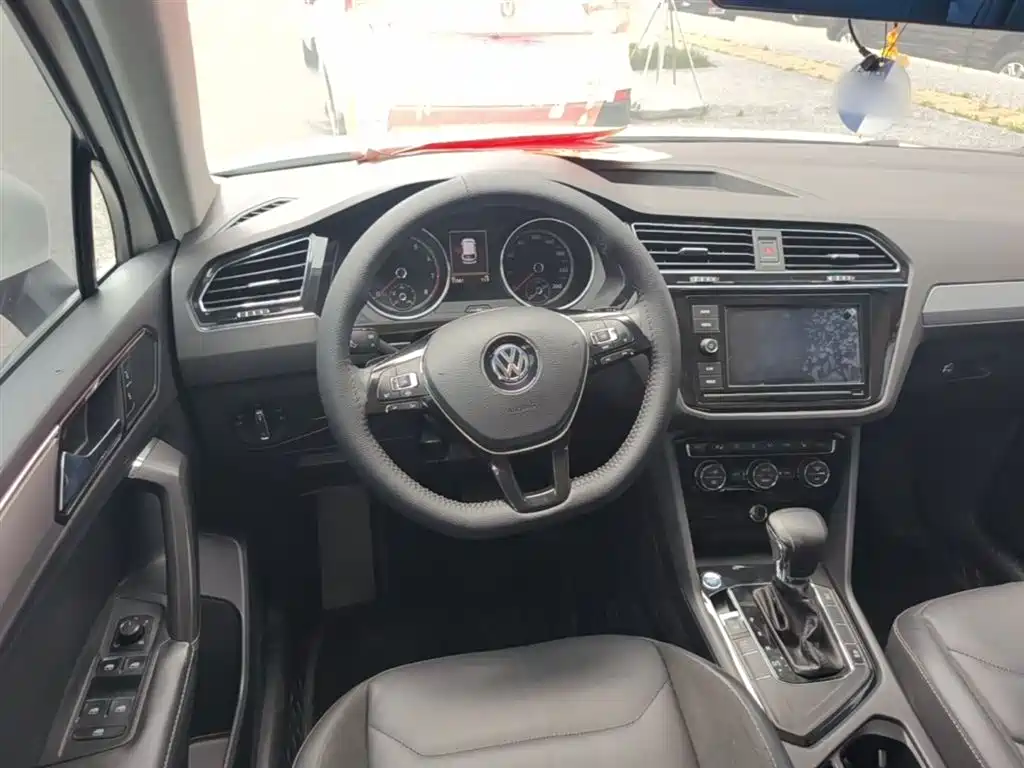 Volkswagen Tiguan L 2018 — фото 11