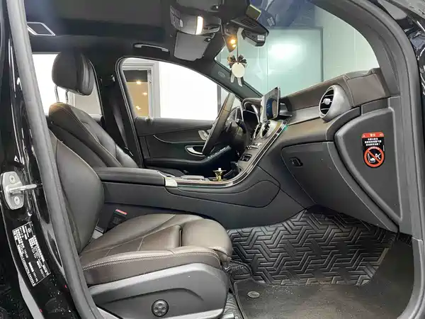Mercedes-Benz GLC 2023
