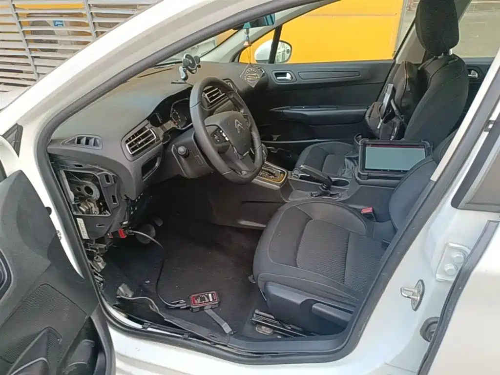 Citroen C4 2017 — фото 15