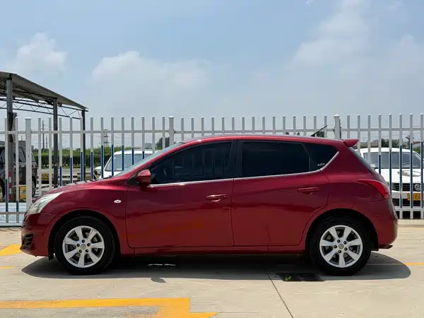 Nissan Tiida 2013
