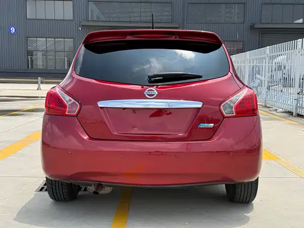 Nissan Tiida 2013