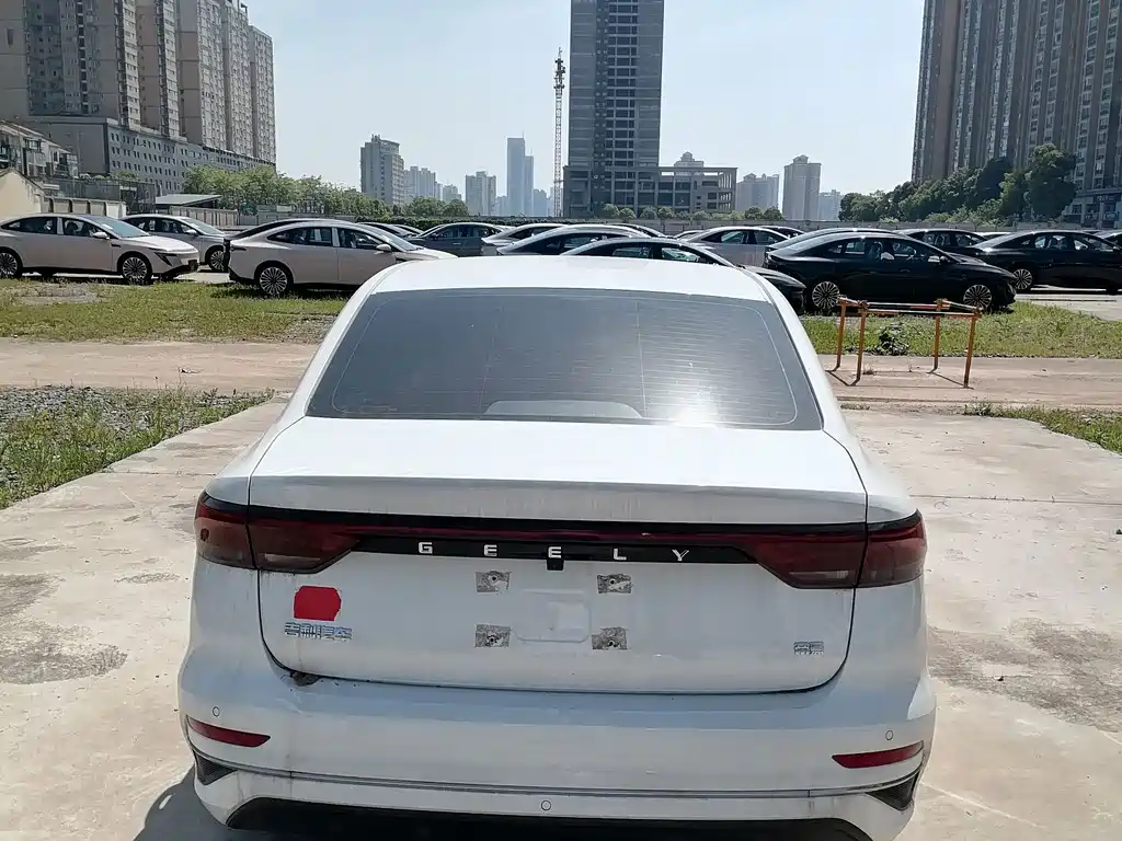 Geely Emgrand 2023