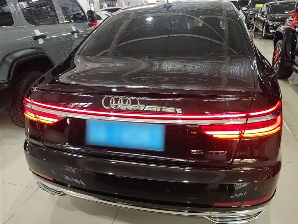 Audi A8 2022 — фото 6