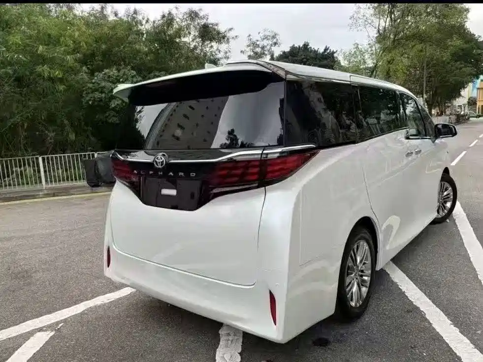 Toyota Alphard 2026 — фото 3