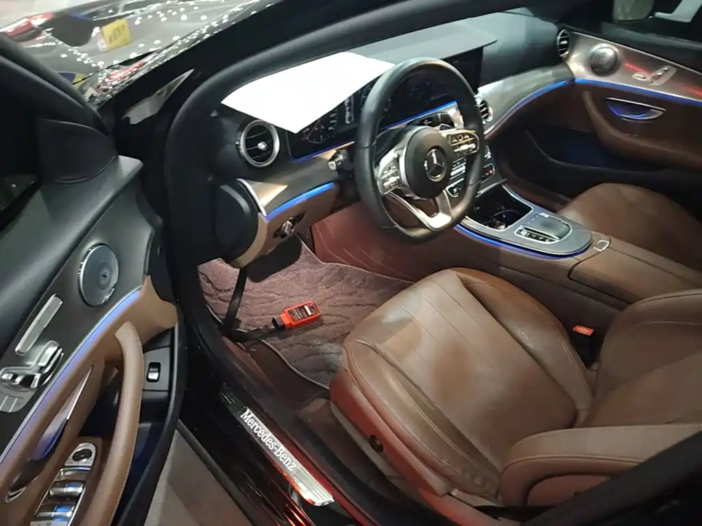 Mercedes-Benz E-Class 2019 — фото 16