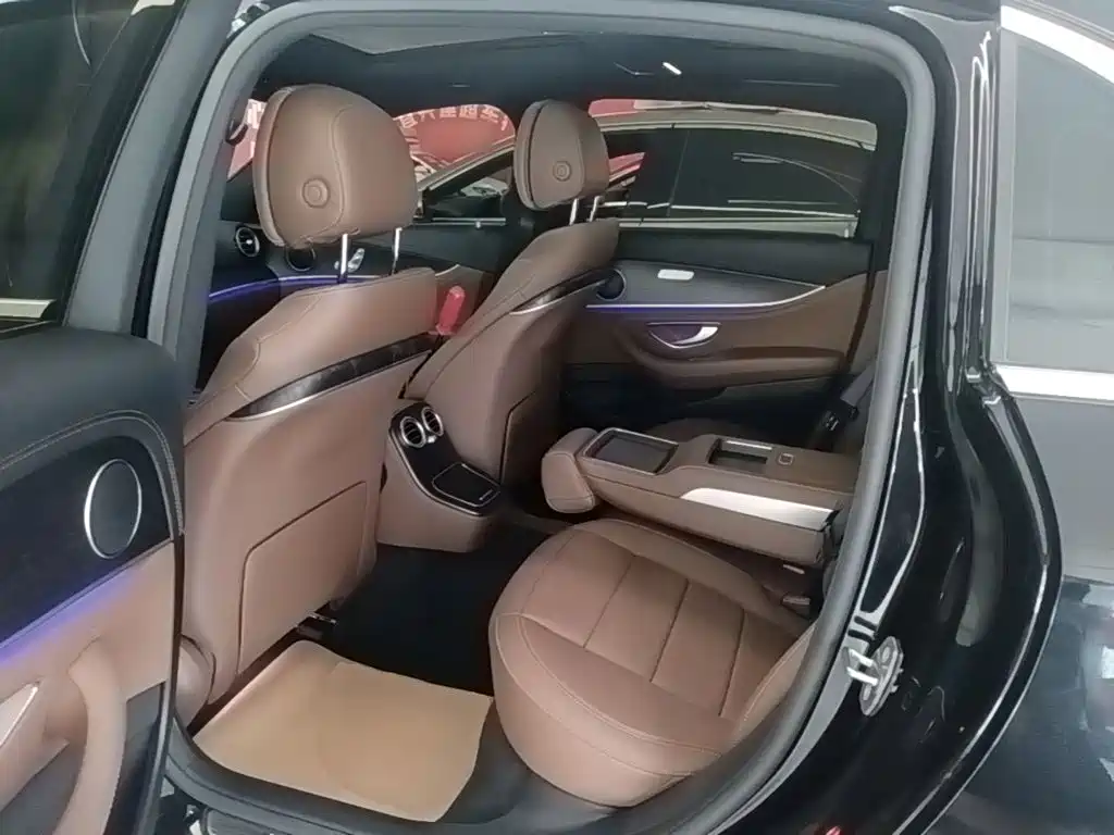 Mercedes-Benz E-Class 2023 — фото 17