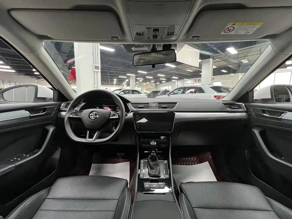 Skoda Superb 2022 — фото 7