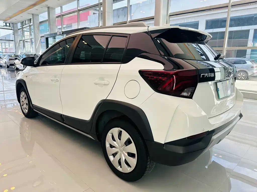 Toyota Yaris L 2022 — фото 5