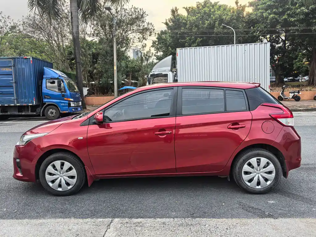 Toyota Yaris L 2015 — фото 4