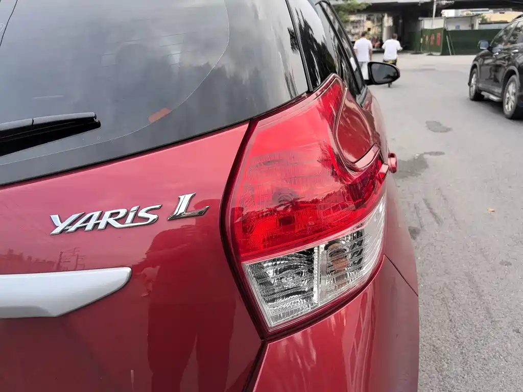 Toyota Yaris L 2015 — фото 19