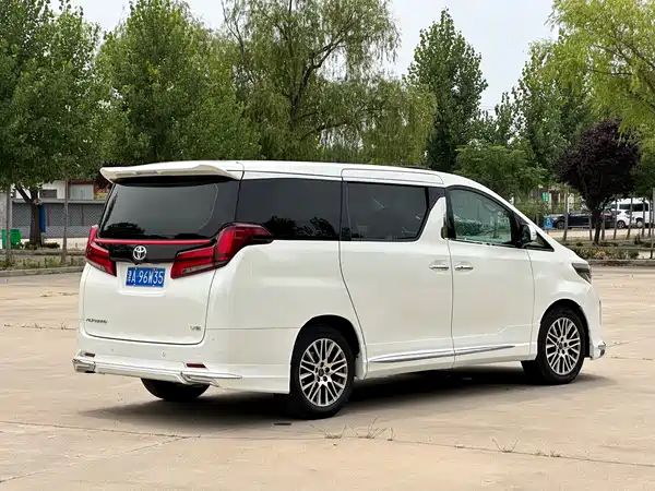 Toyota Alphard 2011