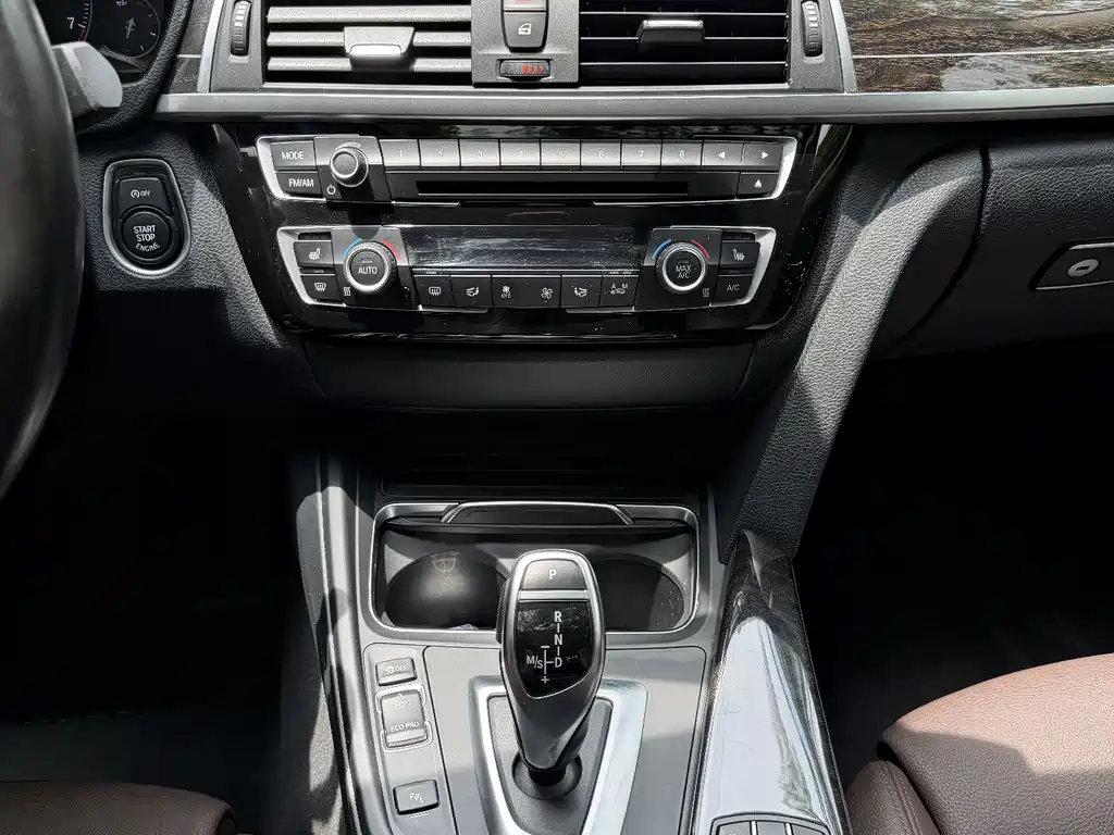 BMW 3 Series 2019 — фото 9