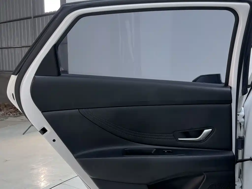 Hyundai Elantra 2022 — фото 12