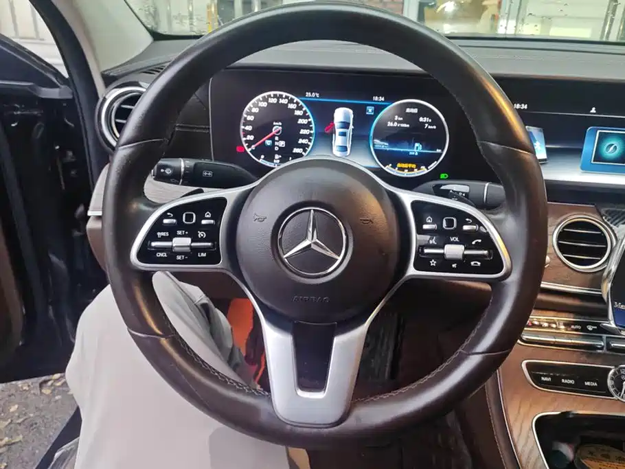 Mercedes-Benz E-Class 2020 — фото 15