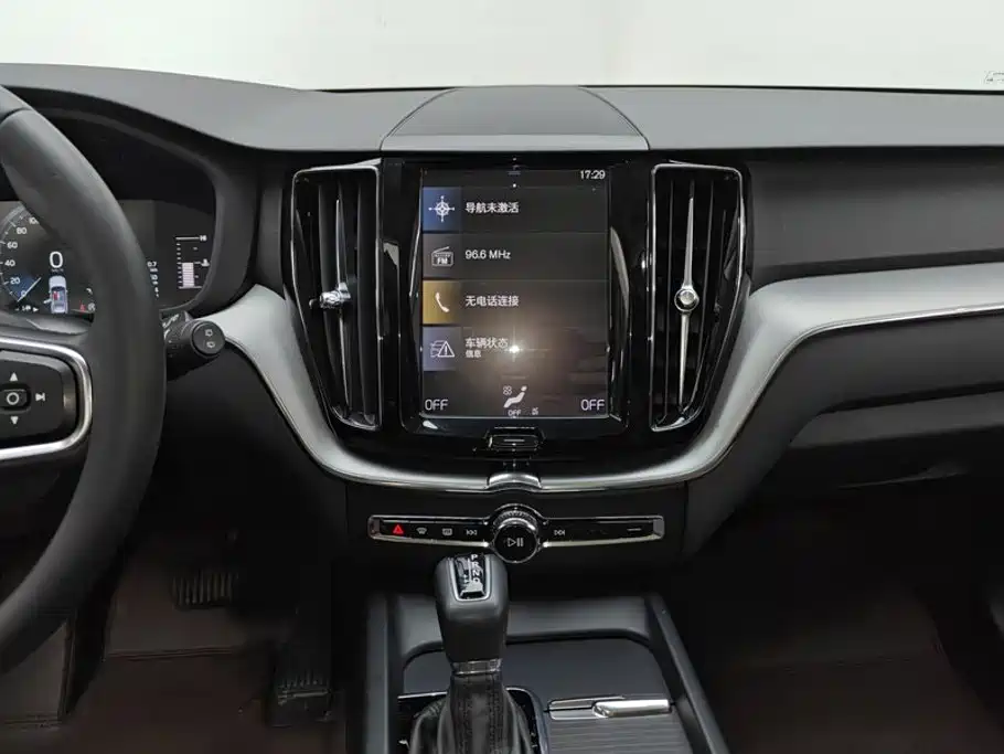 Volvo XC60 2020 — фото 13