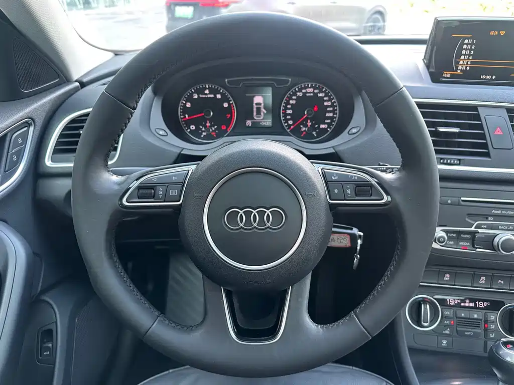 Audi Q3 2018 — фото 20