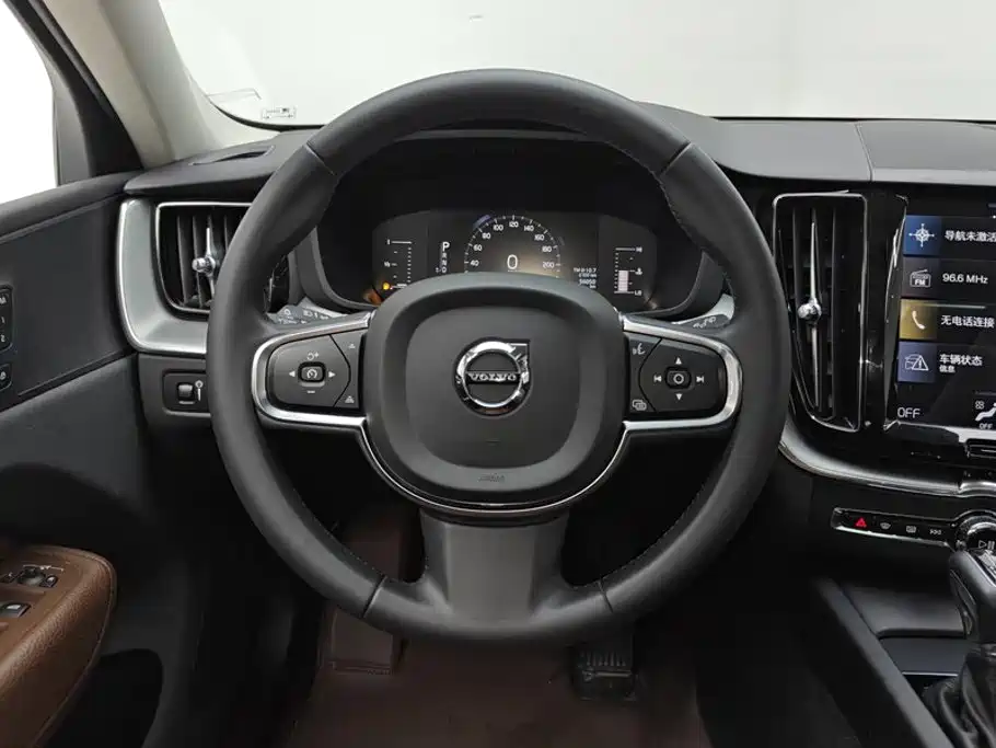 Volvo XC60 2020 — фото 15