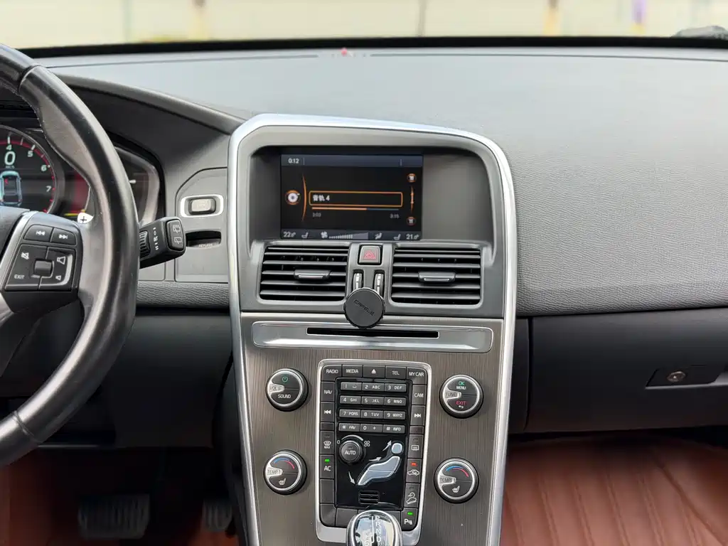 Volvo XC60 2013 — фото 11