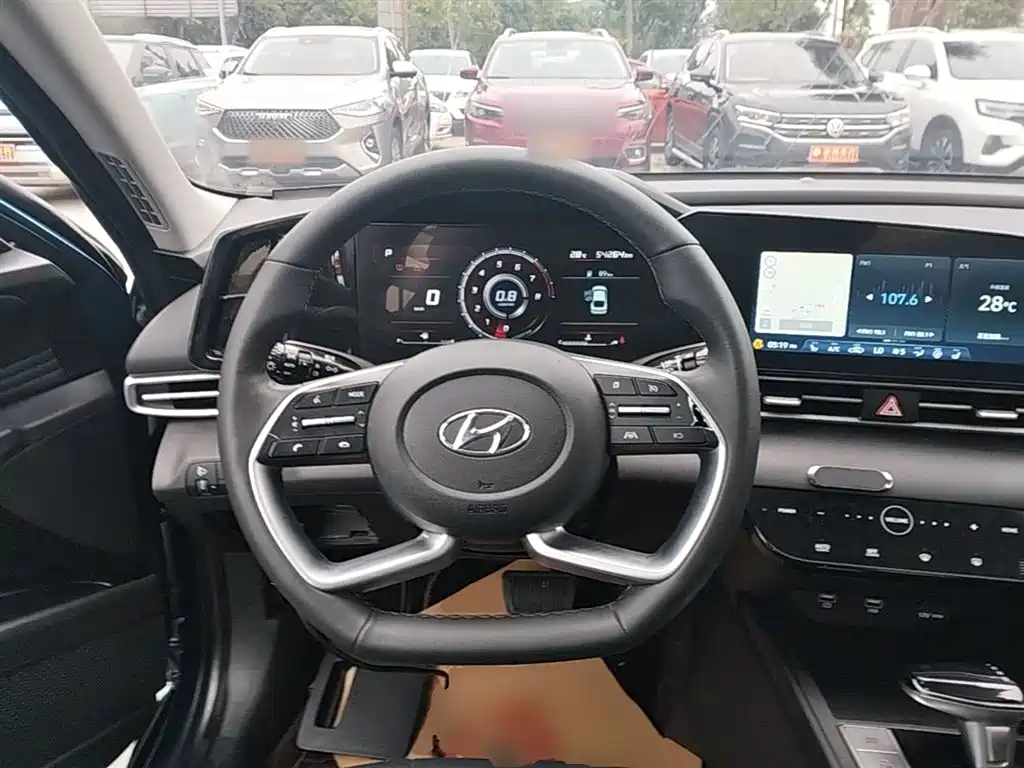 Hyundai Elantra 2022 — фото 11