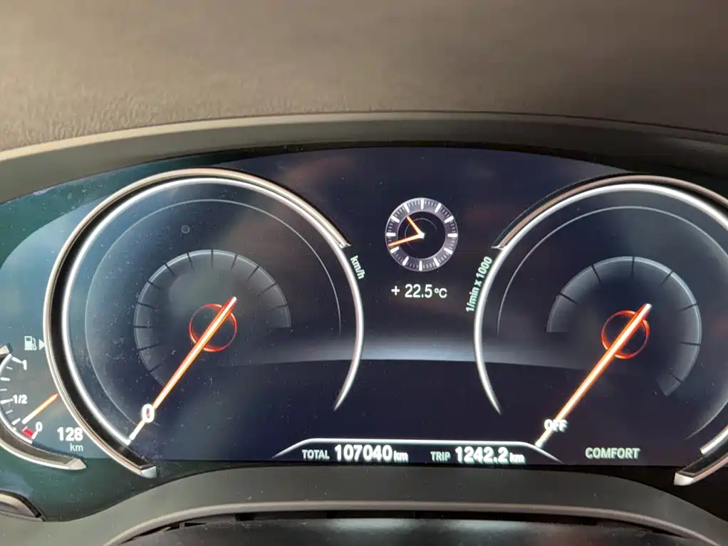 BMW 5 Series 2018 — фото 11