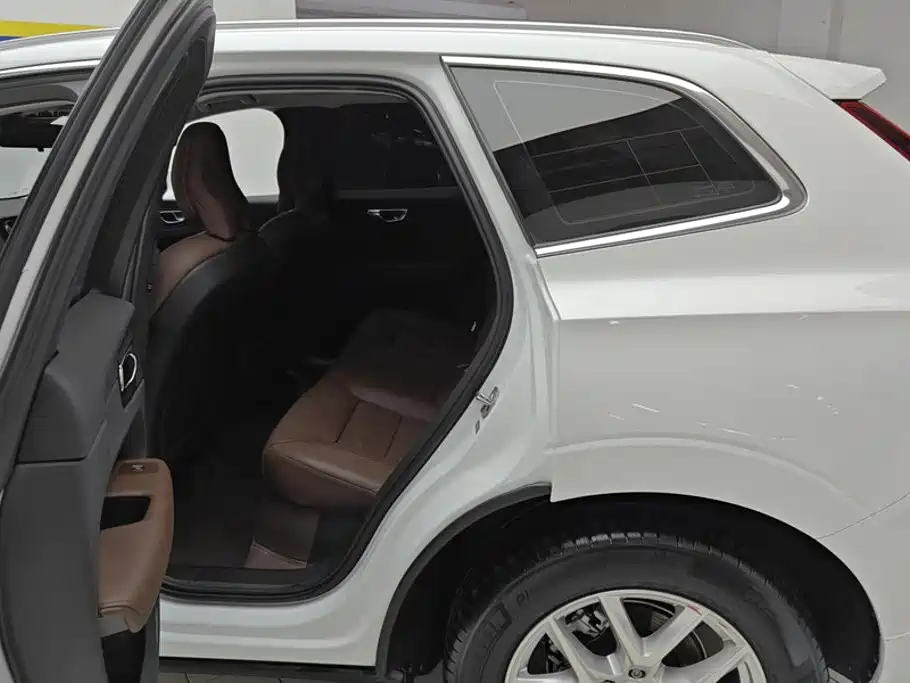 Volvo XC60 2020 — фото 11