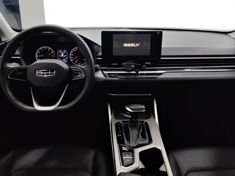 Geely Emgrand 2023 — фото 12