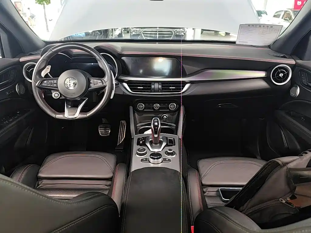 Alfa Romeo Stelvio 2023 — фото 10