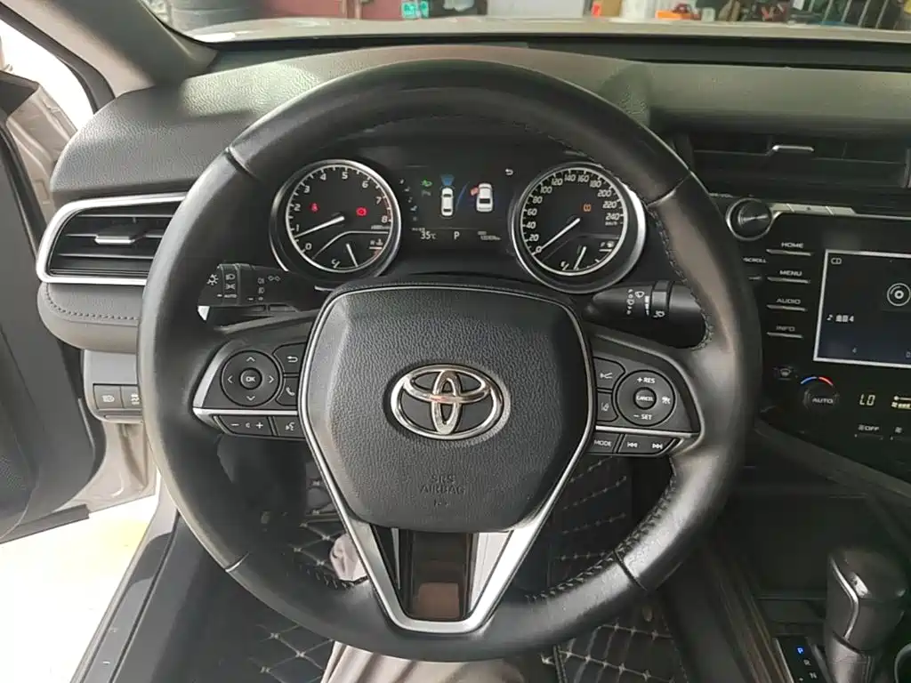 Toyota Camry 2019 — фото 11