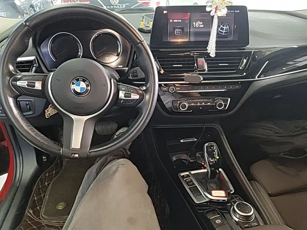 BMW 1 Series 2021 — фото 10