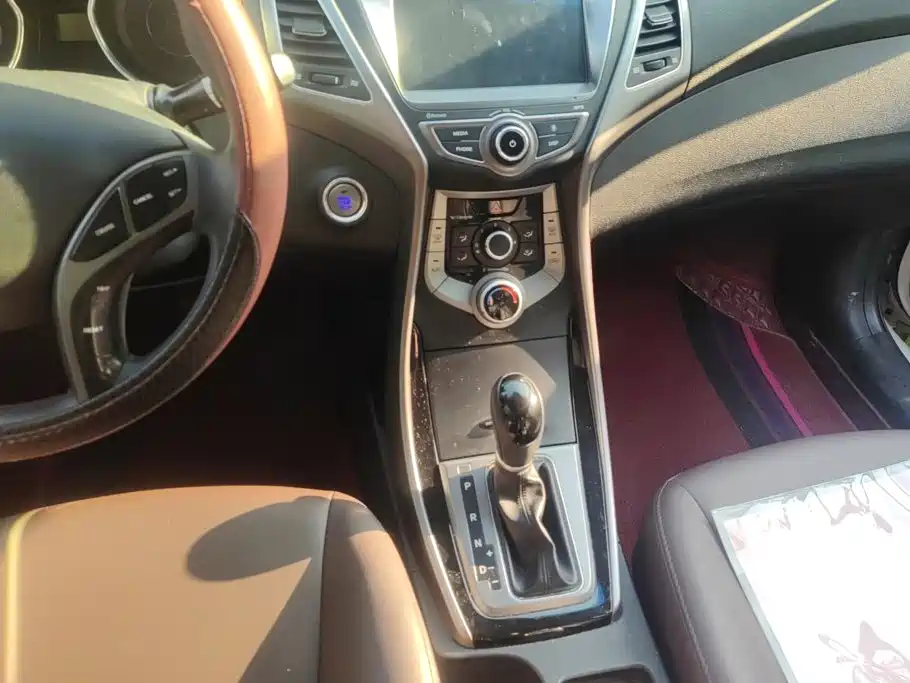 Hyundai Elantra Langdong 2017 — фото 16