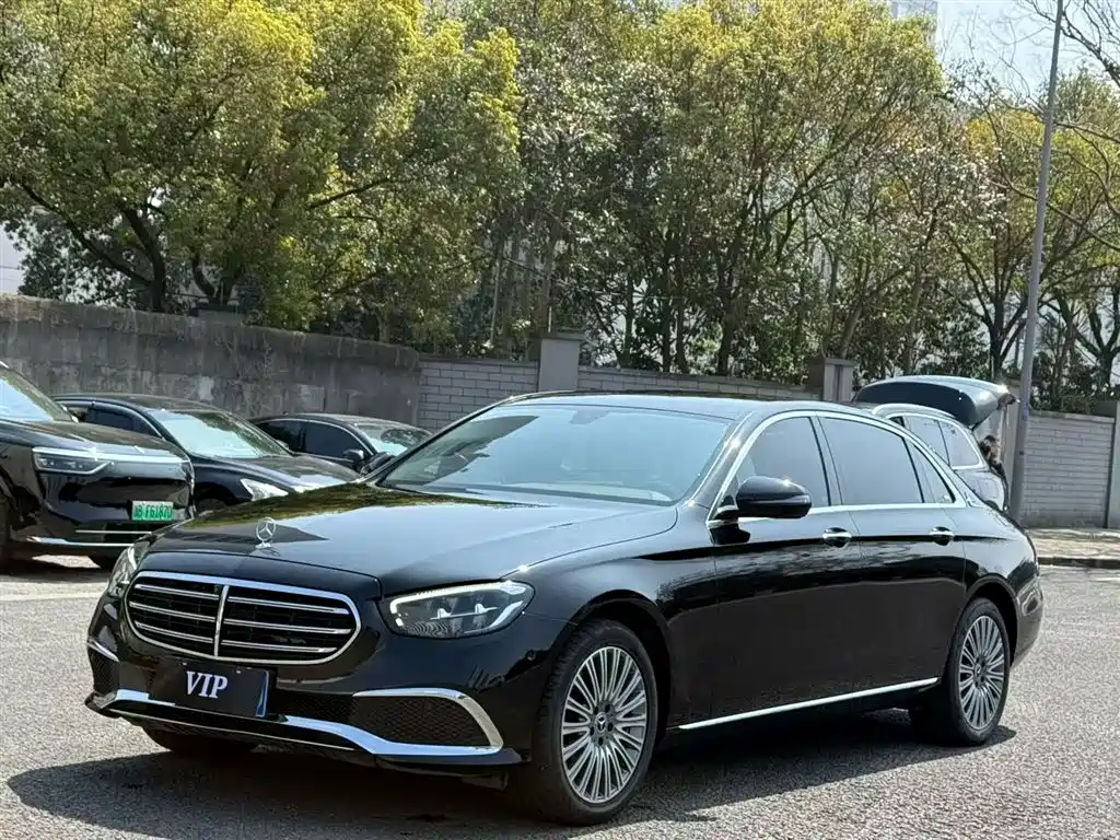 Mercedes-Benz E-Class 2024 — фото 1