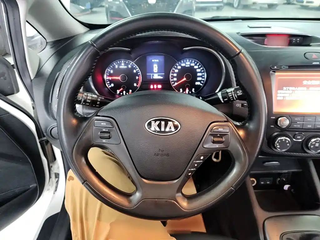 Kia K3 2014 — фото 11
