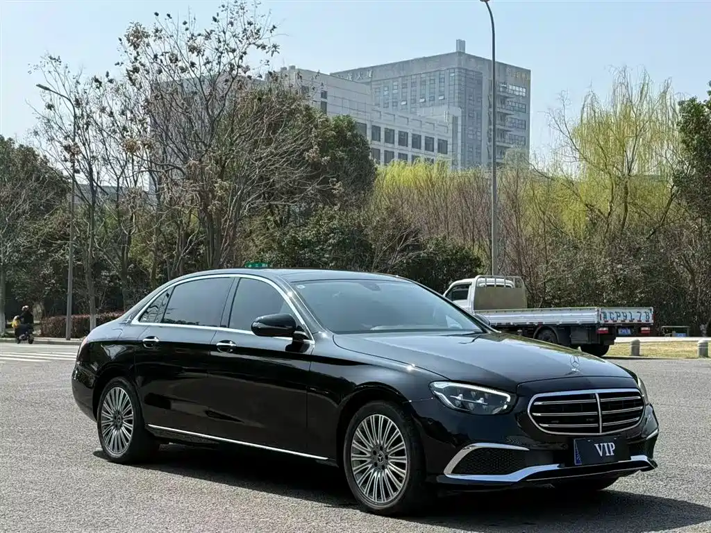 Mercedes-Benz E-Class 2024 — фото 3