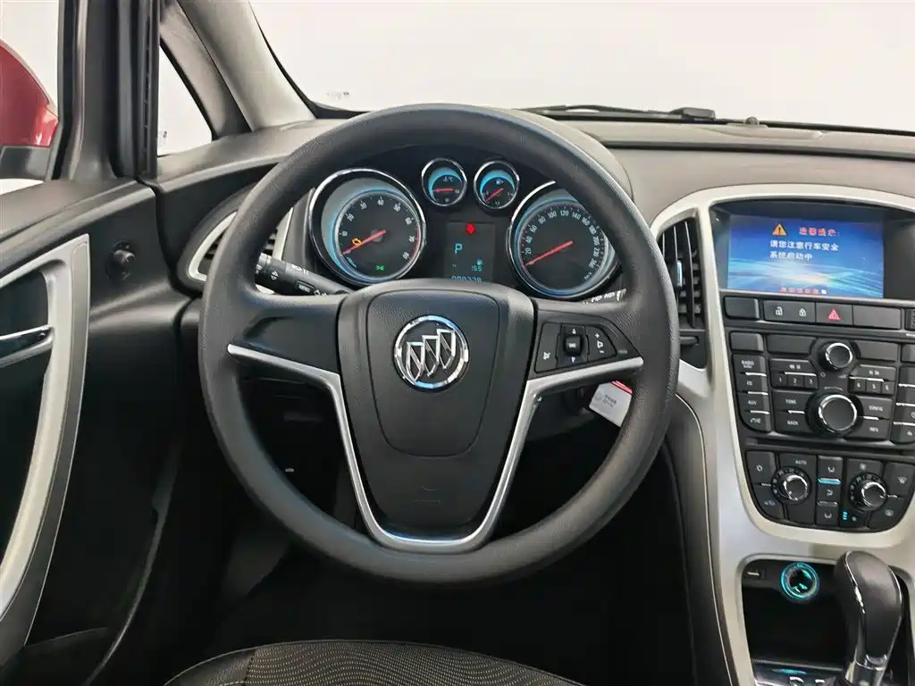 Buick Excelle 2014 — фото 11