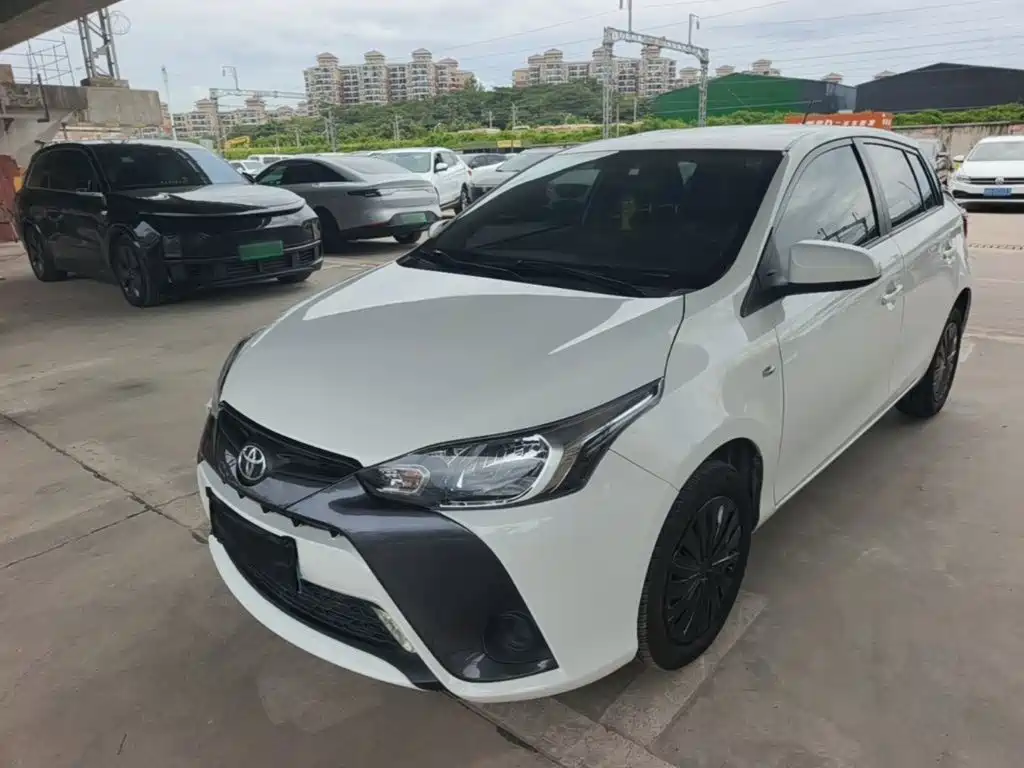 Toyota Yaris L 2021