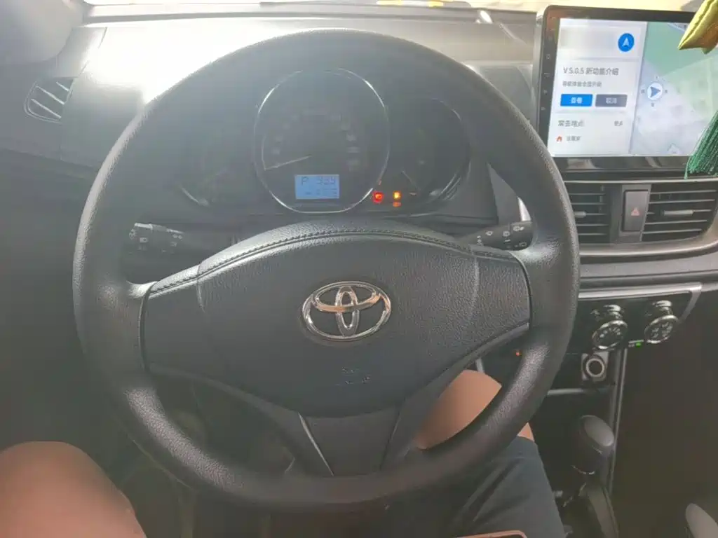 Toyota Yaris L 2021 — фото 11