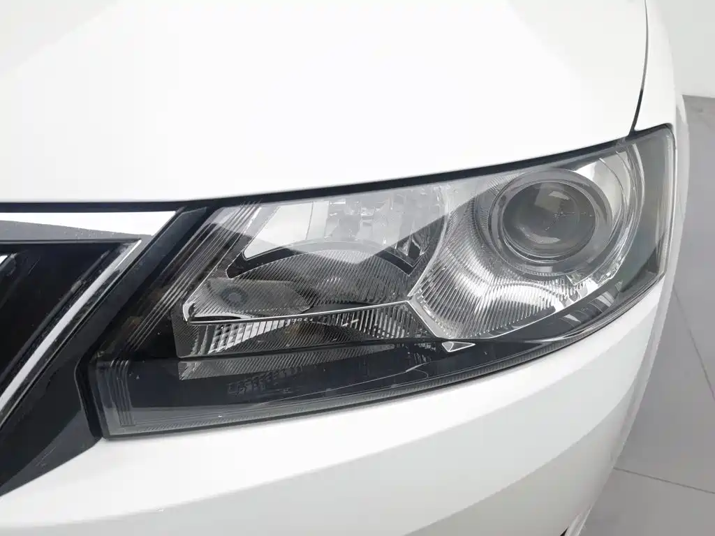 Skoda Rapid Spaceback 2015 — фото 7