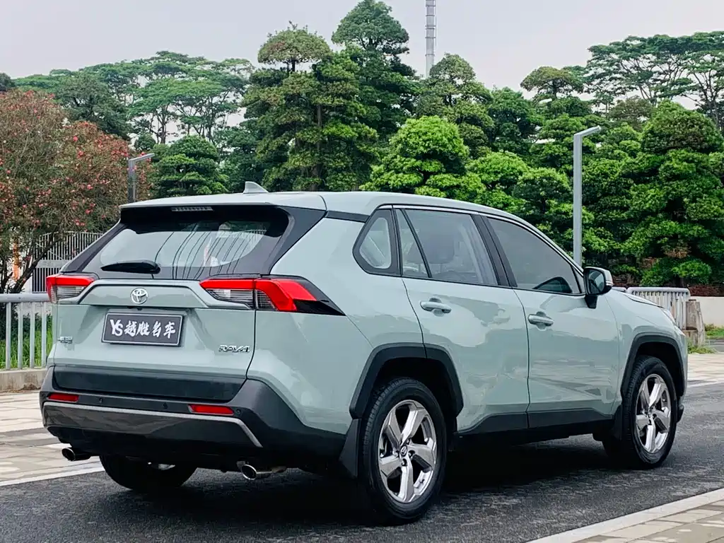Toyota RAV4 2021 — фото 16