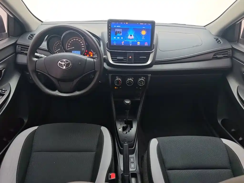Toyota Yaris L 2021 — фото 10
