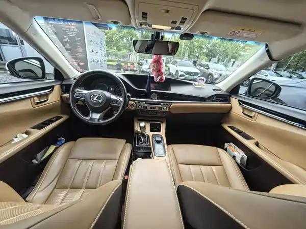 Lexus ES 2016