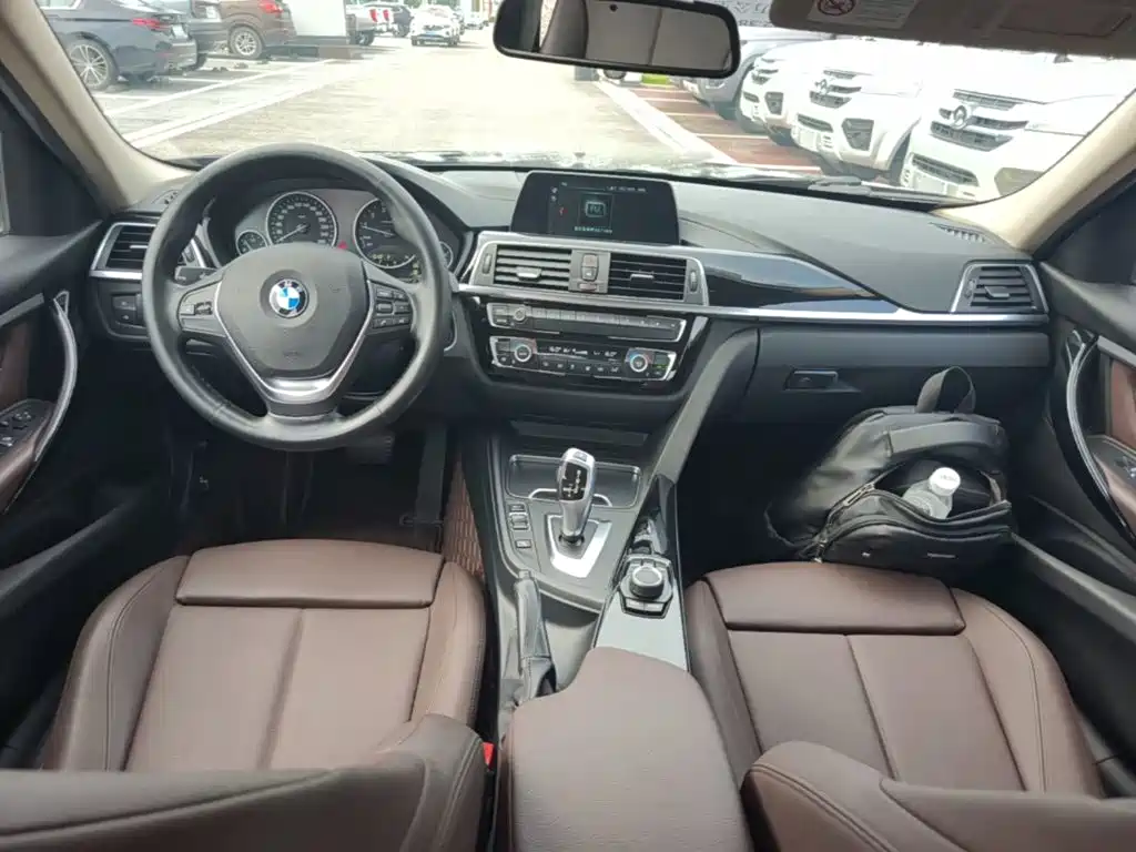 BMW 3 Series 2018 — фото 10