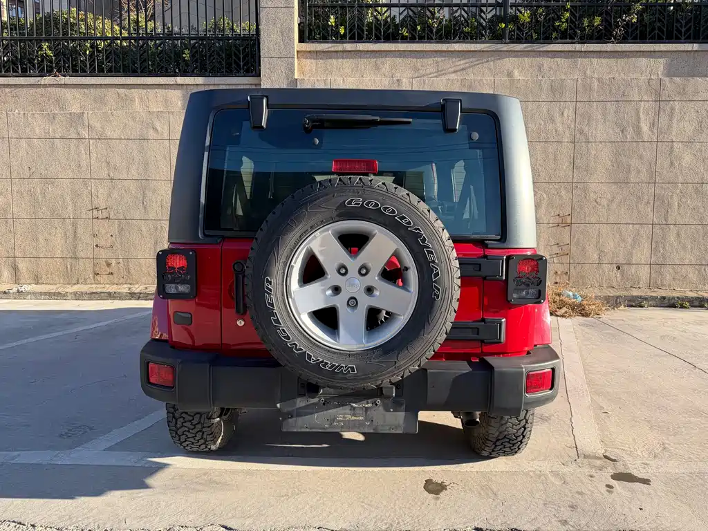 Jeep Wrangler 2014 — фото 8