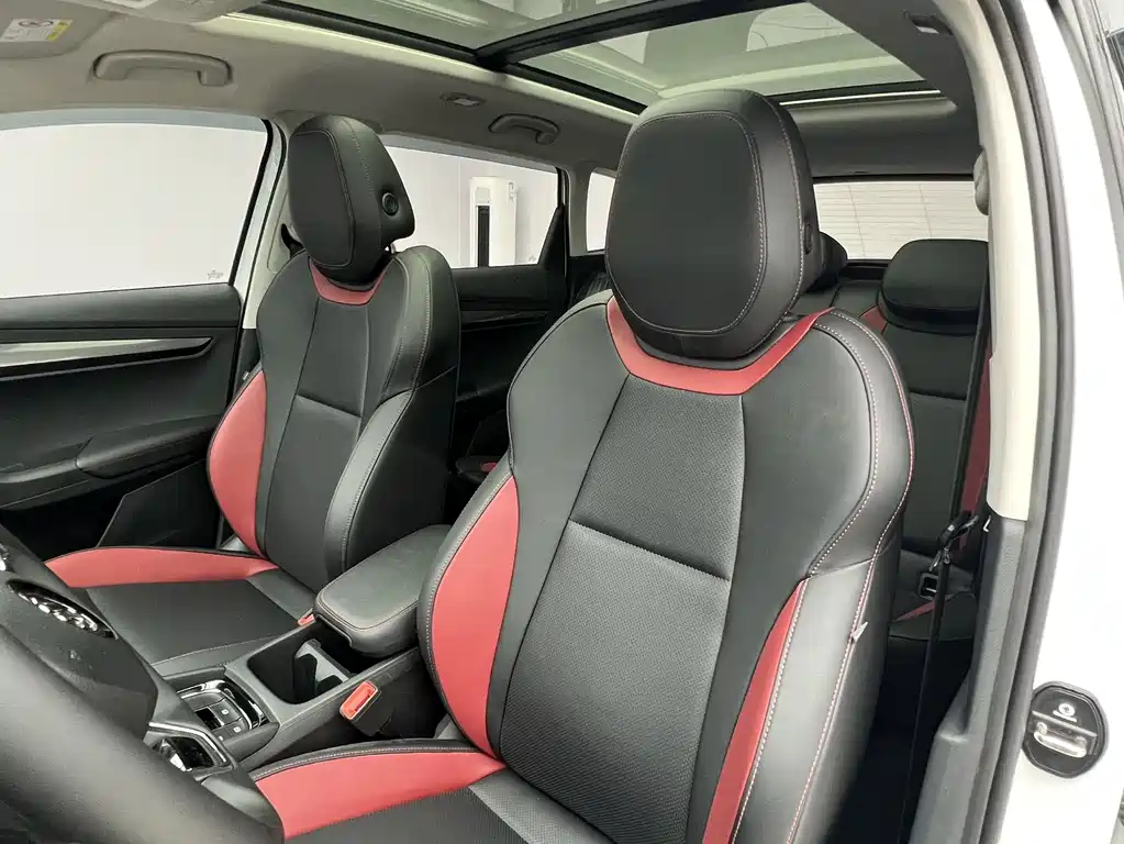 Skoda Karoq 2023 — фото 12