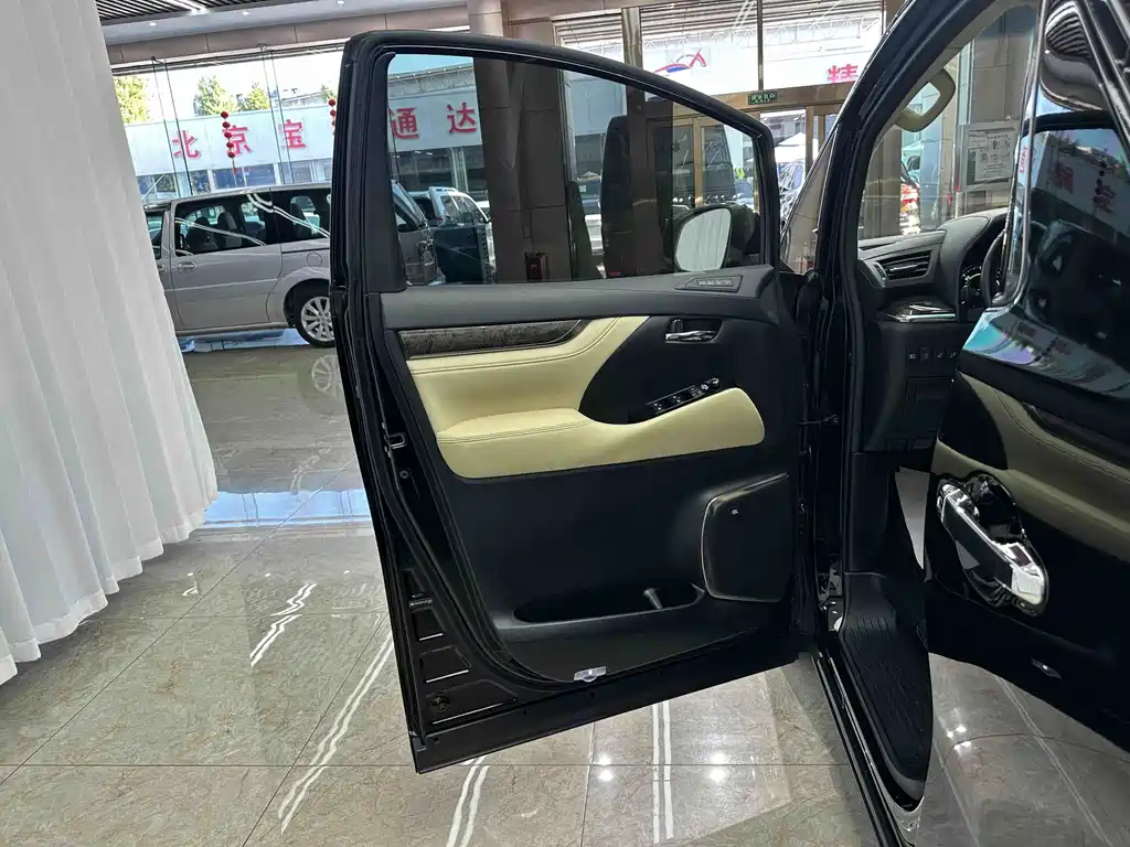 Toyota Vellfire 2021 — фото 16