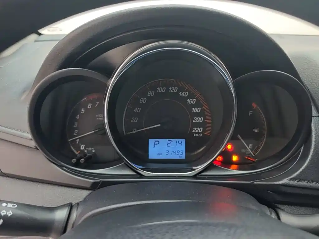Toyota Yaris L 2021 — фото 12