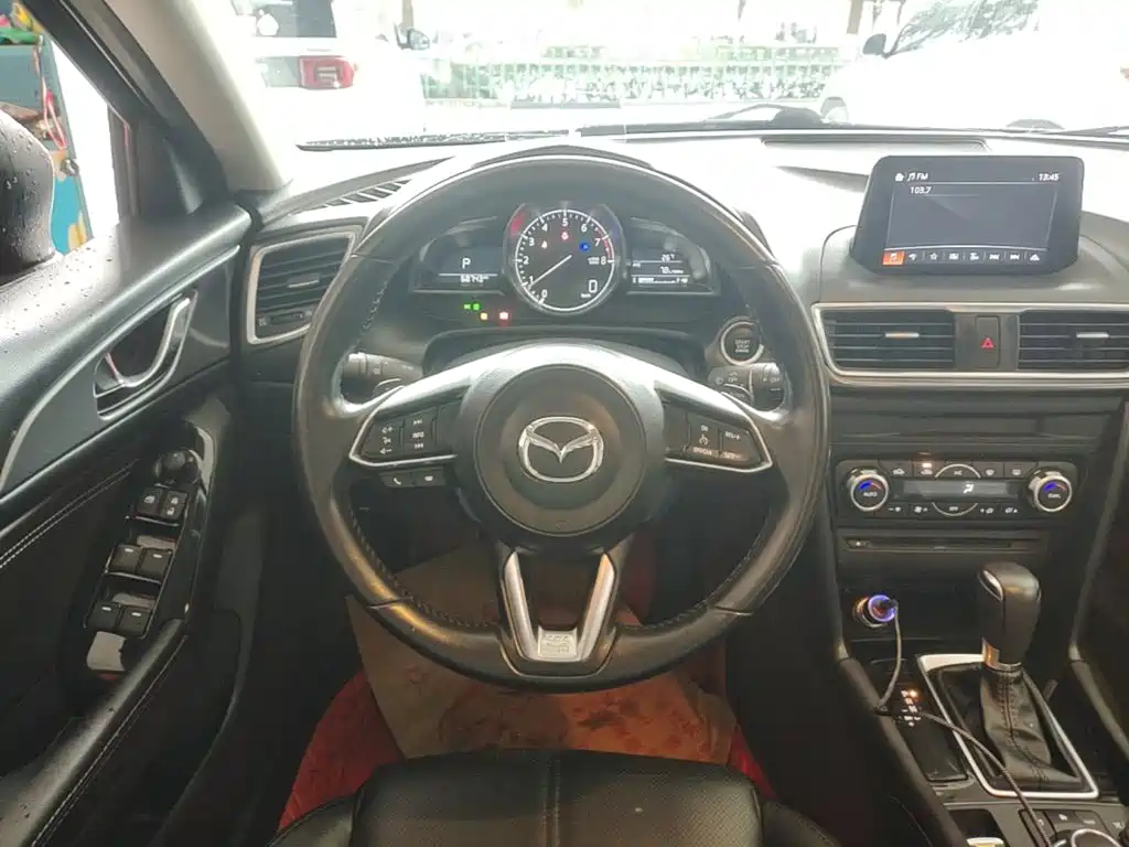 Mazda 3 Axela 2019 — фото 11