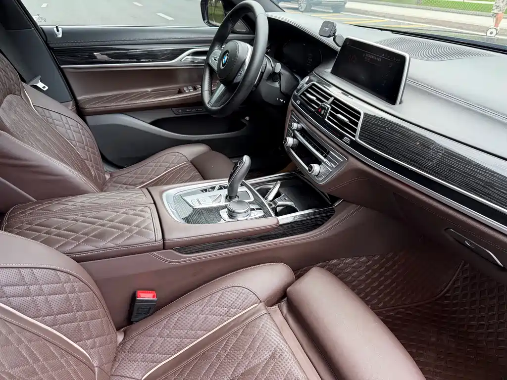 BMW 7 Series 2021 — фото 14